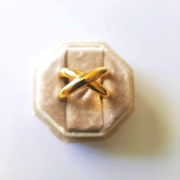 XIXI Ring - Picture 2 of 6